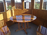 Круглый стол диаметром 1,5 м
